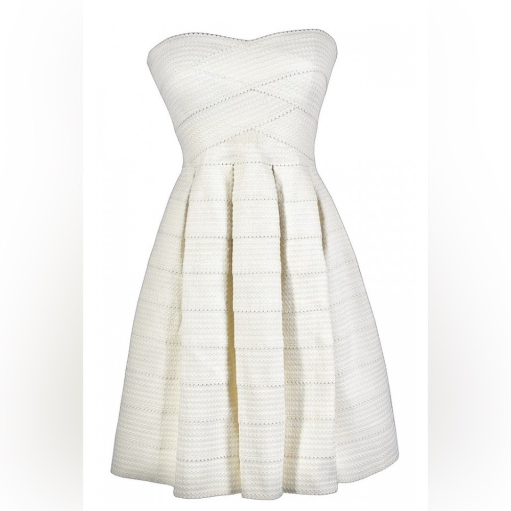 Woman's Honey Punch Ivory Strapless Pleated Textured Dress. Size M